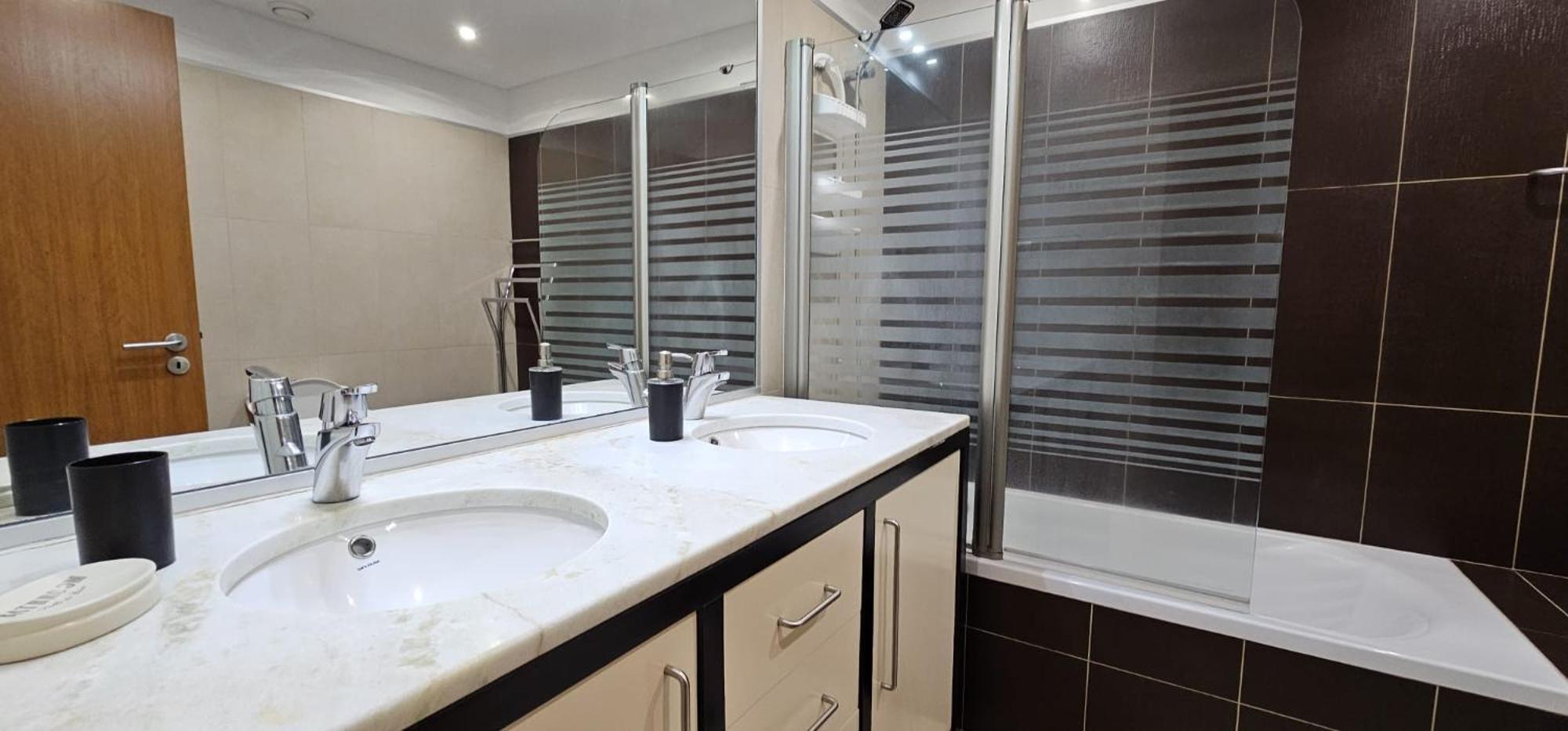 Vista Mar - Ac, Pool & Gym Apartment Фуншал Екстериор снимка