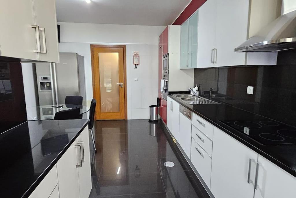 Vista Mar - Ac, Pool & Gym Apartment Фуншал Екстериор снимка