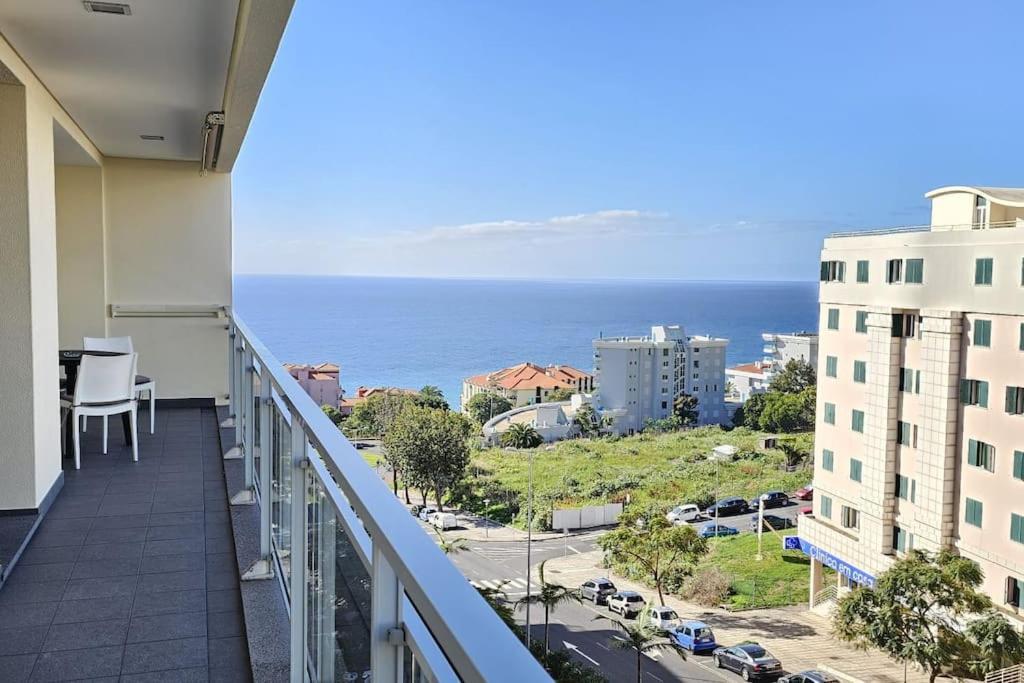 Vista Mar - Ac, Pool & Gym Apartment Фуншал Екстериор снимка