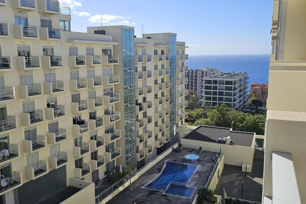 Vista Mar - Ac, Pool & Gym Apartment Фуншал Екстериор снимка